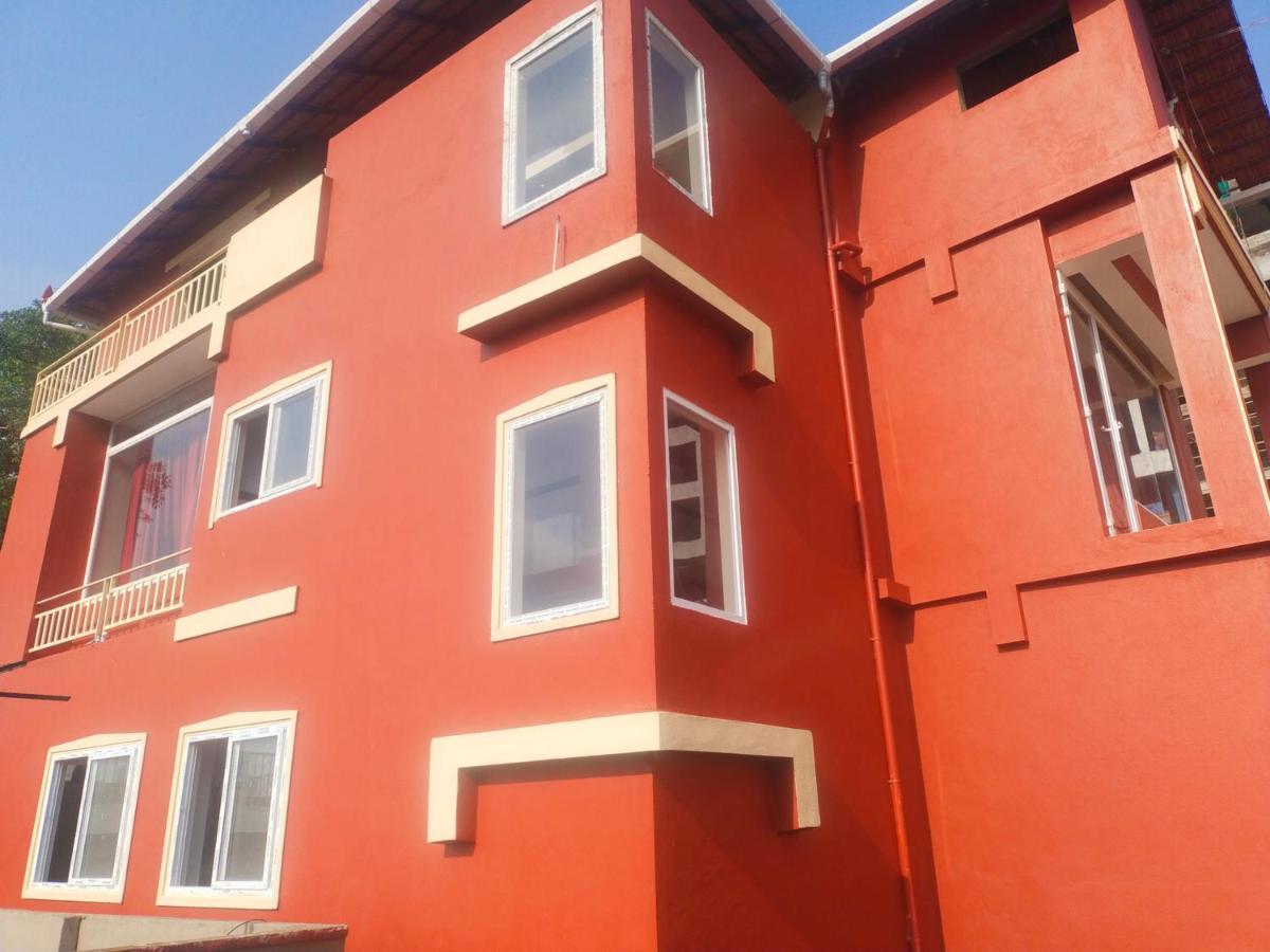 מדיקרי Two Bedroom House מראה חיצוני תמונה